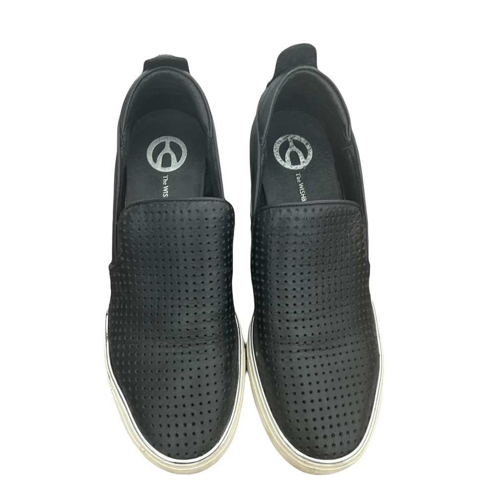 Black platform shoes. Good condition